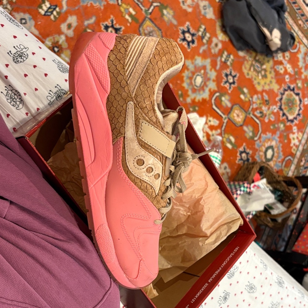 Saucony Women's Coral and Beige Sneakers